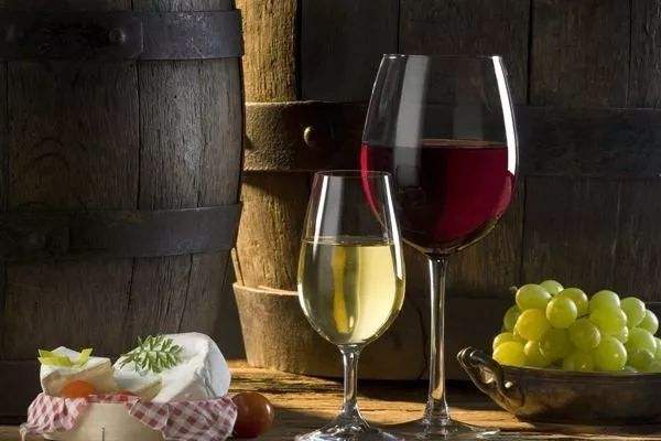 干红葡萄酒风格多样，你喜欢哪种风格的干红葡萄酒？